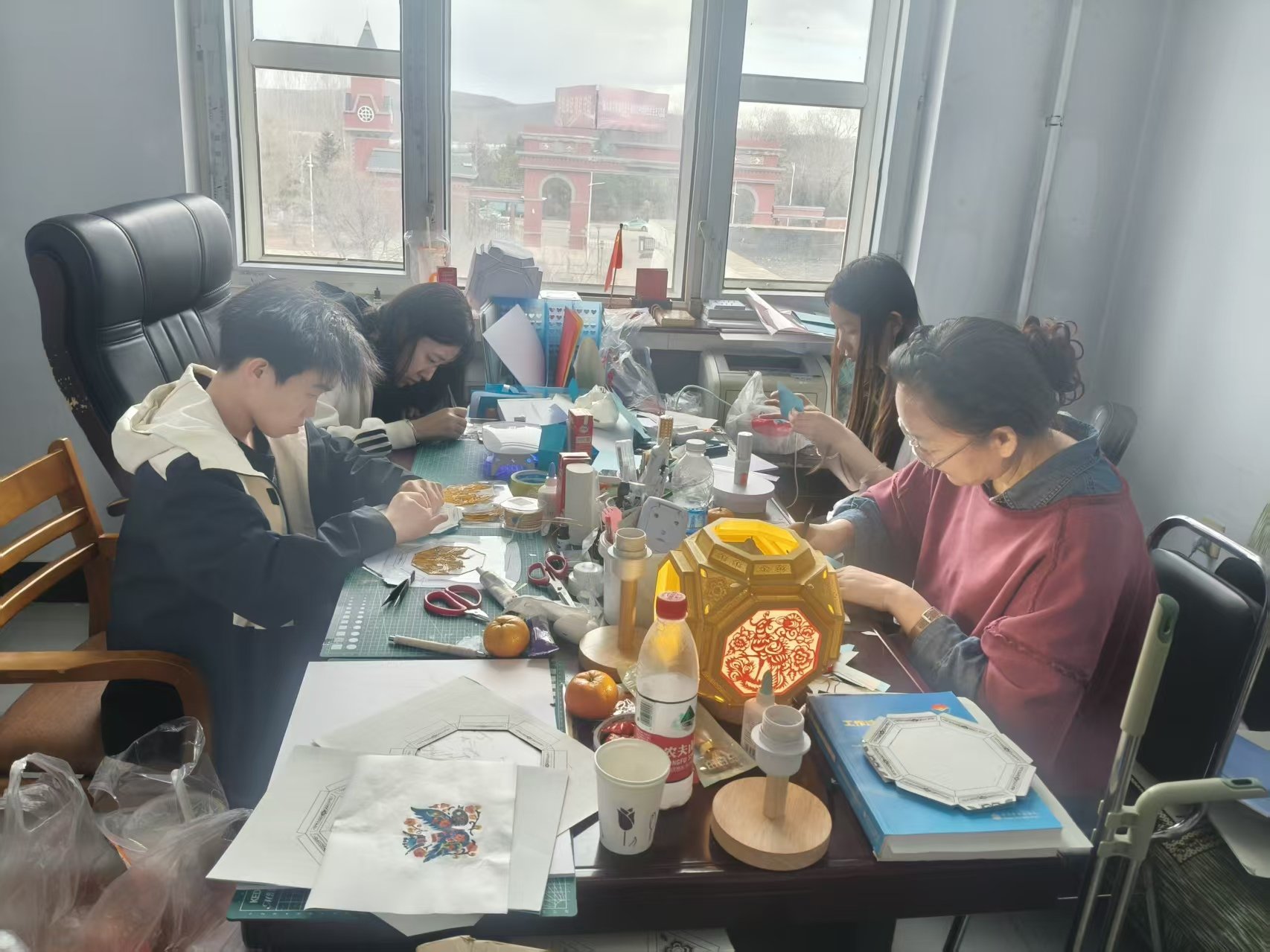 1779334914544018.jpg 沉着应战